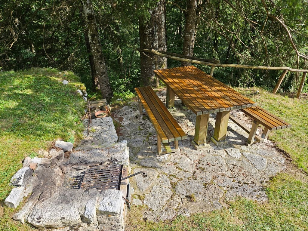 Zunanja klop / exterior bench with fireplace